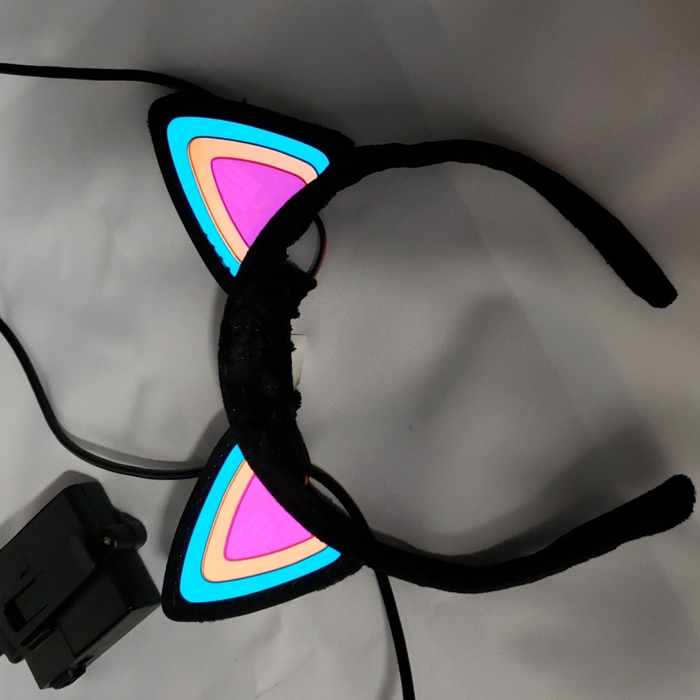 Lights up cat ears perfect for Halloween (Watch video?)